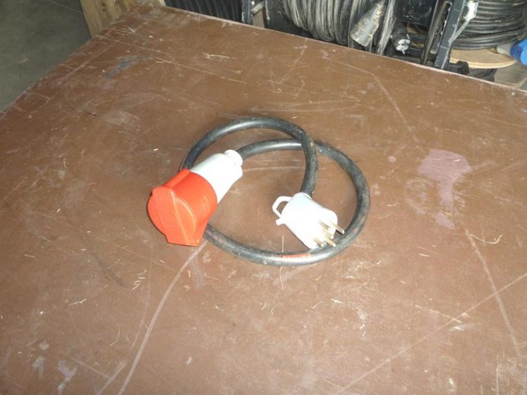 Prise électrique 20A mâle P17 32 tri
