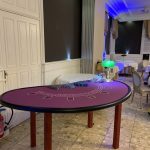 Table de casino Black jack mauve en location chez mise e scene la rochelle paris